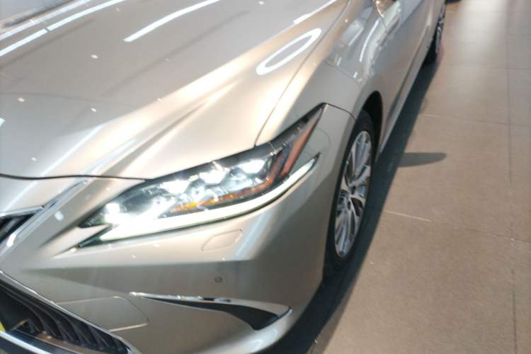 Used Lexus ES 2020 300h Deluxe Edition Left Front Headlight