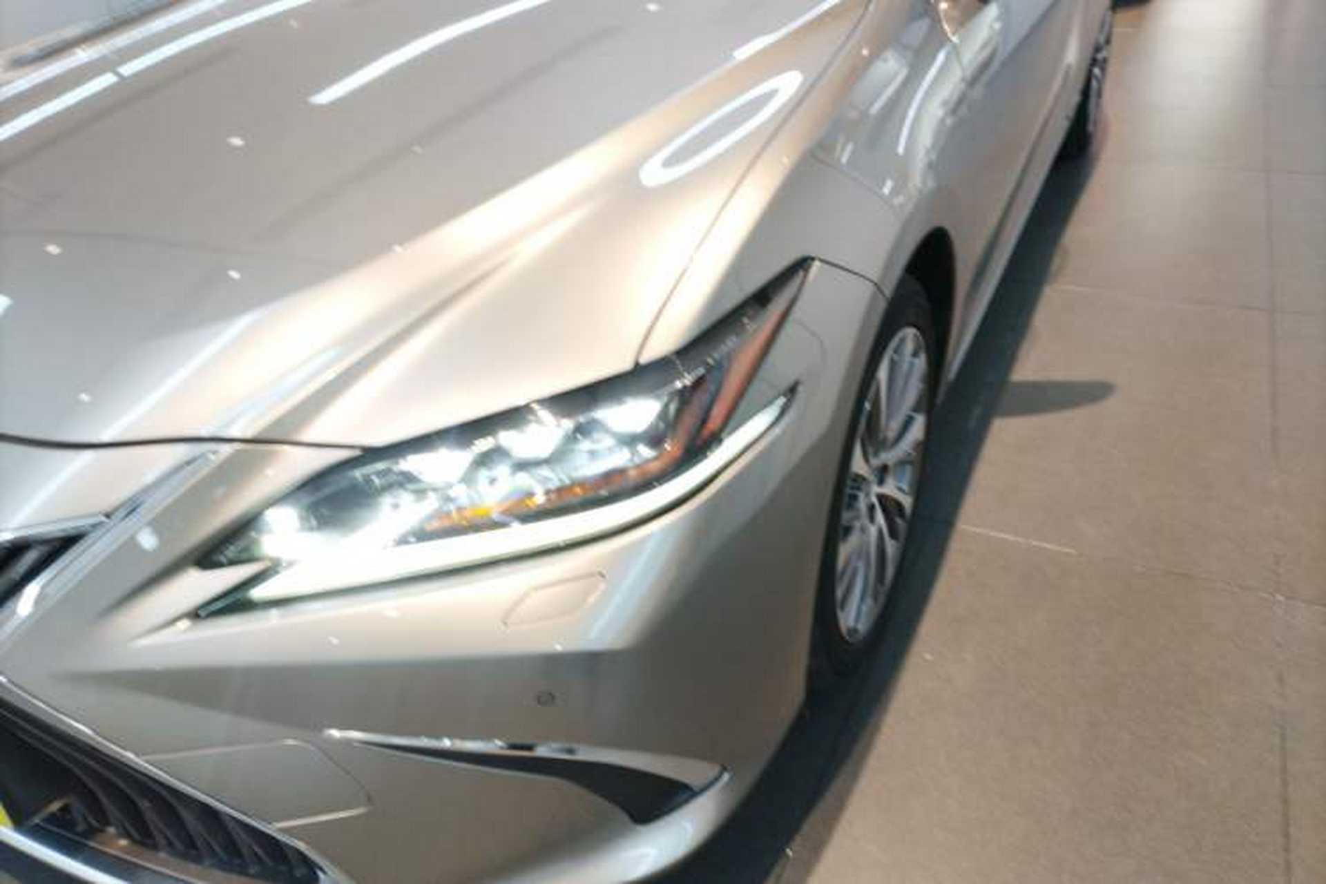 Used Lexus ES 2020 300h Deluxe Edition Left Front Headlight