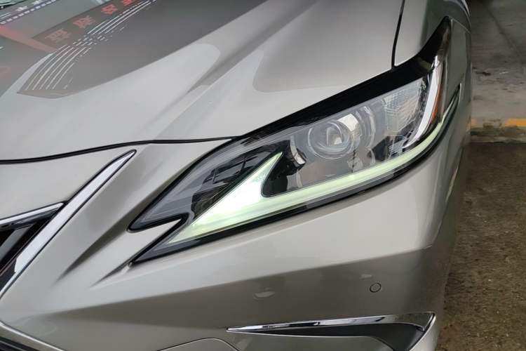 Used Lexus ES 2020 300h Premier Edition Left Front Headlight