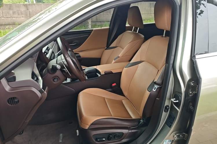 Used Lexus ES 2020 300h Premier Edition Left Front Seat