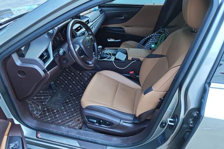 Used Lexus ES 2020 300h Premier Edition Left Front Seat