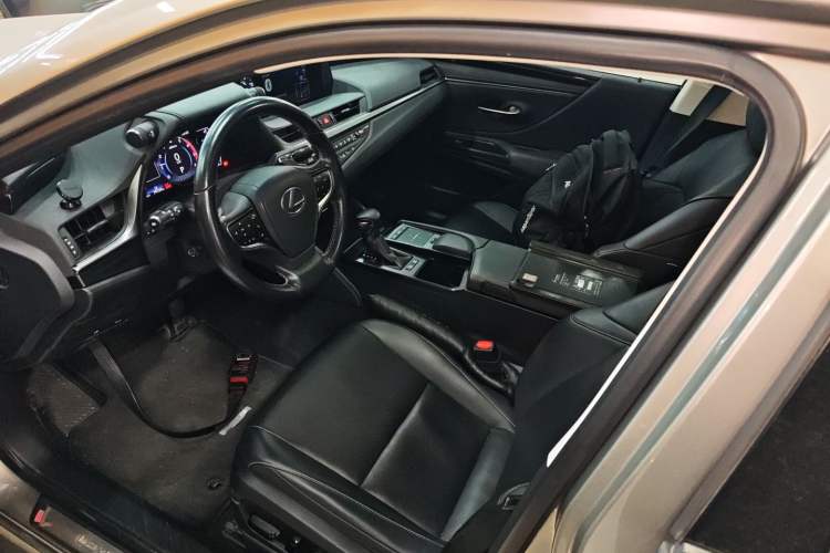 Used Lexus ES 2020 300h Premier Edition Left Front Seat