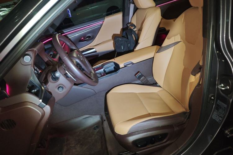 Used Lexus ES 2020 300h Deluxe Edition Left Front Seat