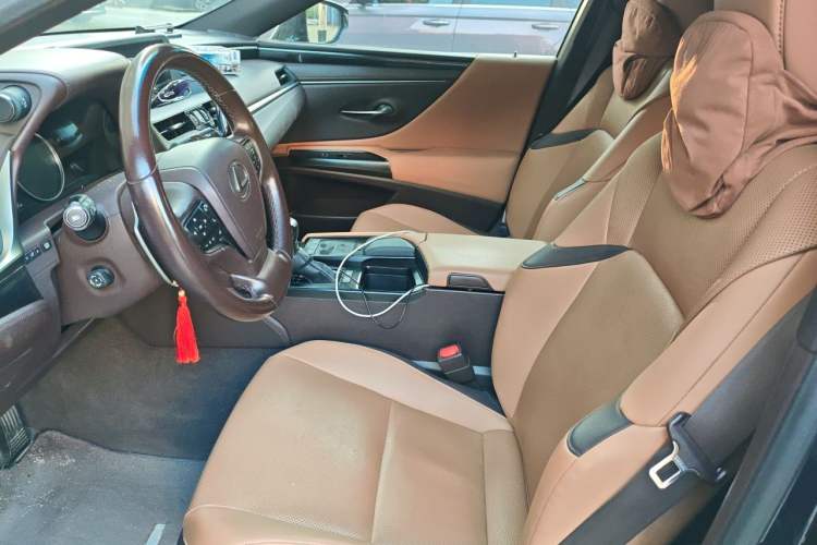 Used Lexus ES 2020 300h Premier Edition Left Front Seat