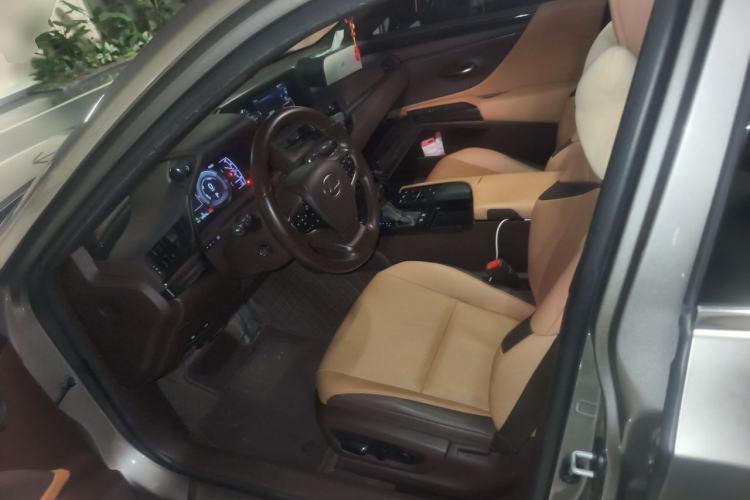 Used Lexus ES 2020 300h Premier Edition Left Front Seat