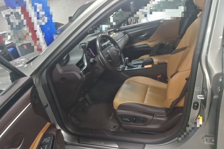 Used Lexus ES 2020 300h Premier Edition Left Front Seat