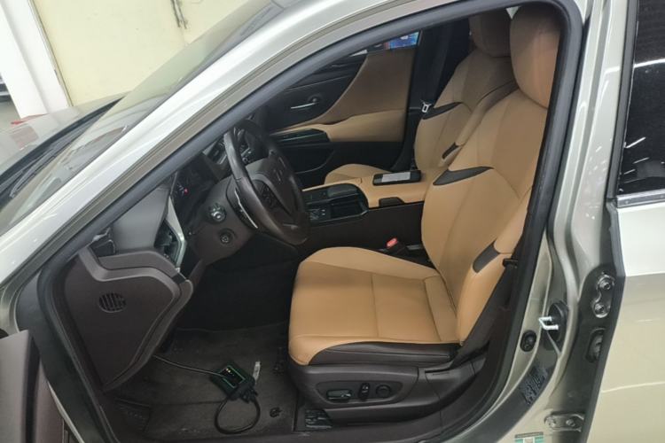 Used Lexus ES 2020 300h Premier Edition Left Front Seat