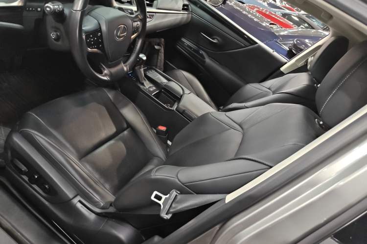 Used Lexus ES 2020 200 Excellence Edition Left Front Seat