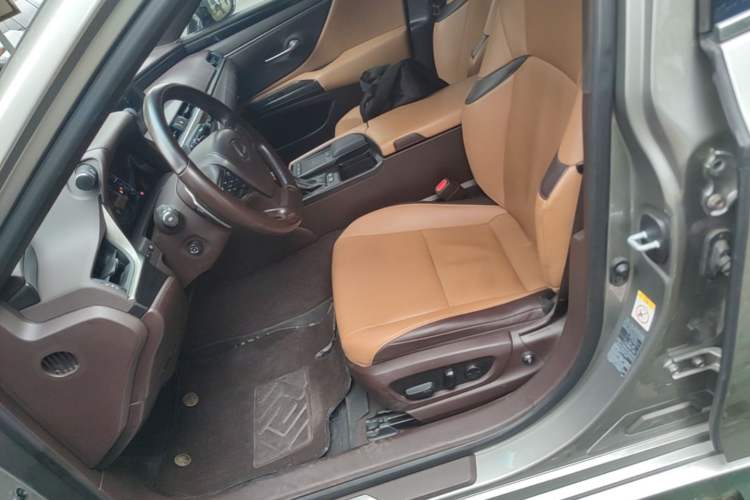 Used Lexus ES 2020 300h Premier Edition Left Front Seat