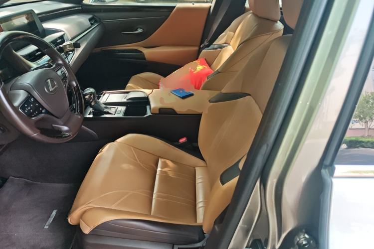 Used Lexus ES 2020 300h Premium Edition Left Front Seat