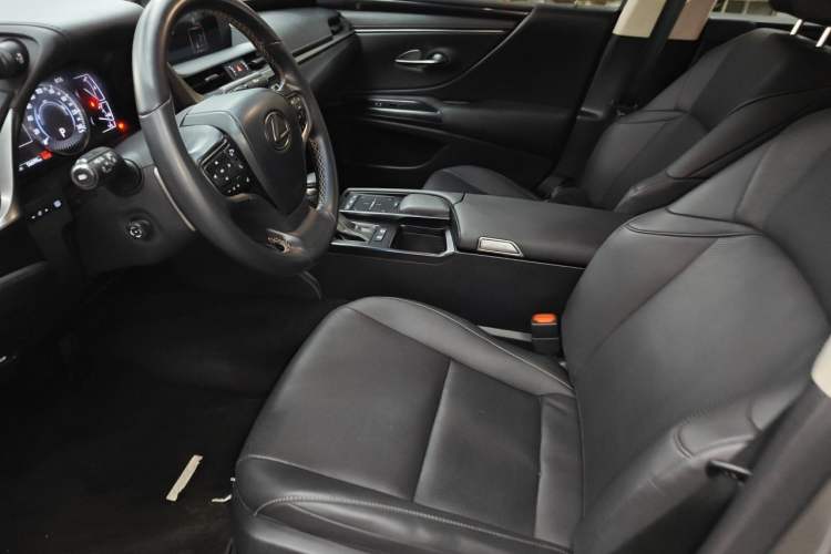 Used Lexus ES 2020 300h Premier Edition Left Front Seat