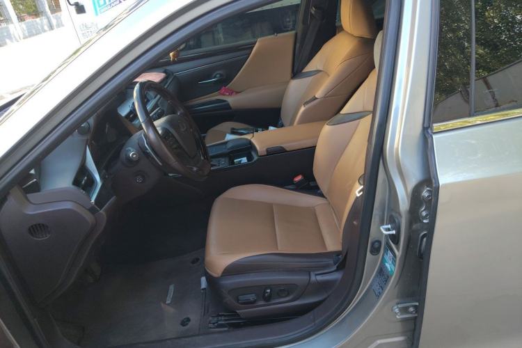 Used Lexus ES 2020 200 Luxury Edition Left Front Seat