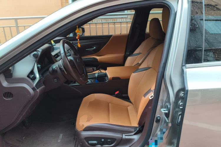 Used Lexus ES 2020 260 Excellence Edition Left Front Seat