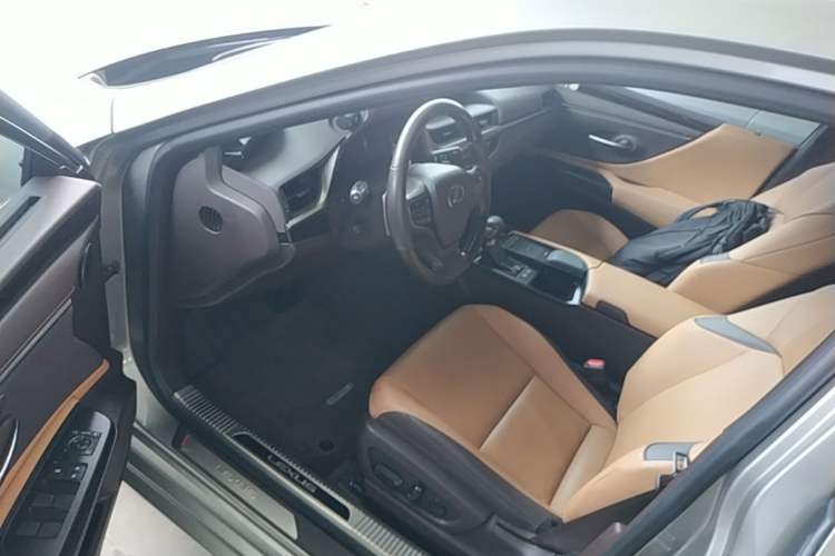 Used Lexus ES 2020 200 Luxury Edition Left Front Seat