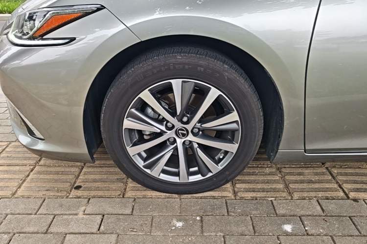 Used Lexus ES 2020 300h Premier Edition Left Front Wheel Hub