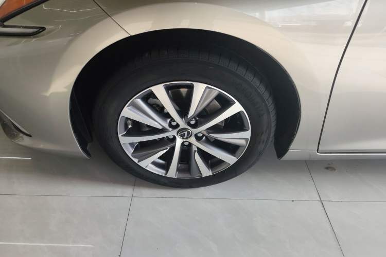Used Lexus ES 2020 200 Excellence Edition Left Front Wheel Hub