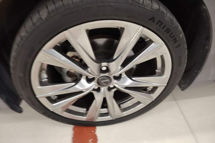 Used Lexus ES 2020 200 Excellence Edition Left Front Wheel Hub