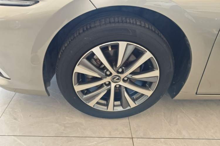 Used Lexus ES 2020 200 Excellence Edition Left Front Wheel Hub