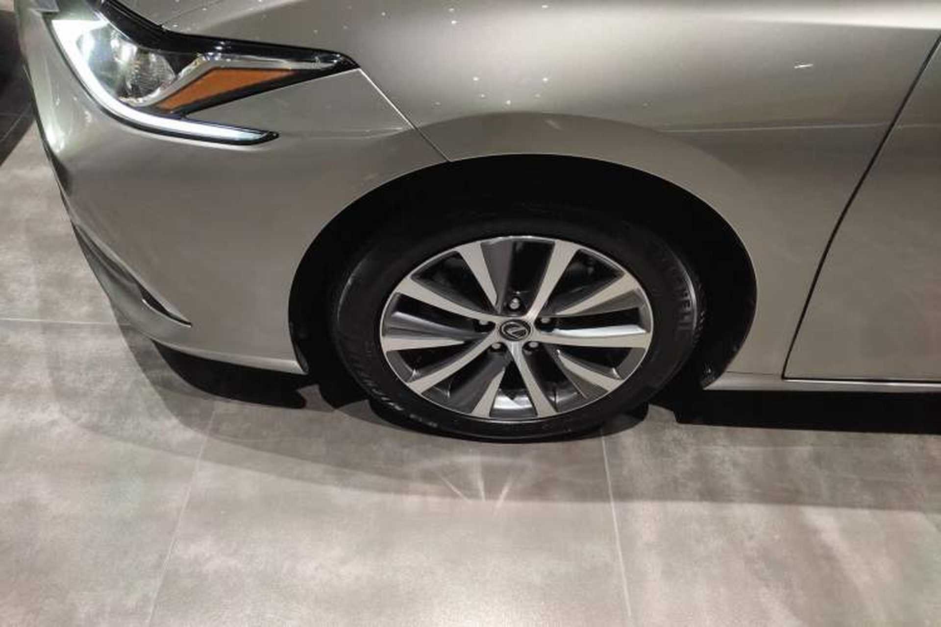 Used Lexus ES 2020 200 Excellence Edition Left Front Wheel Hub