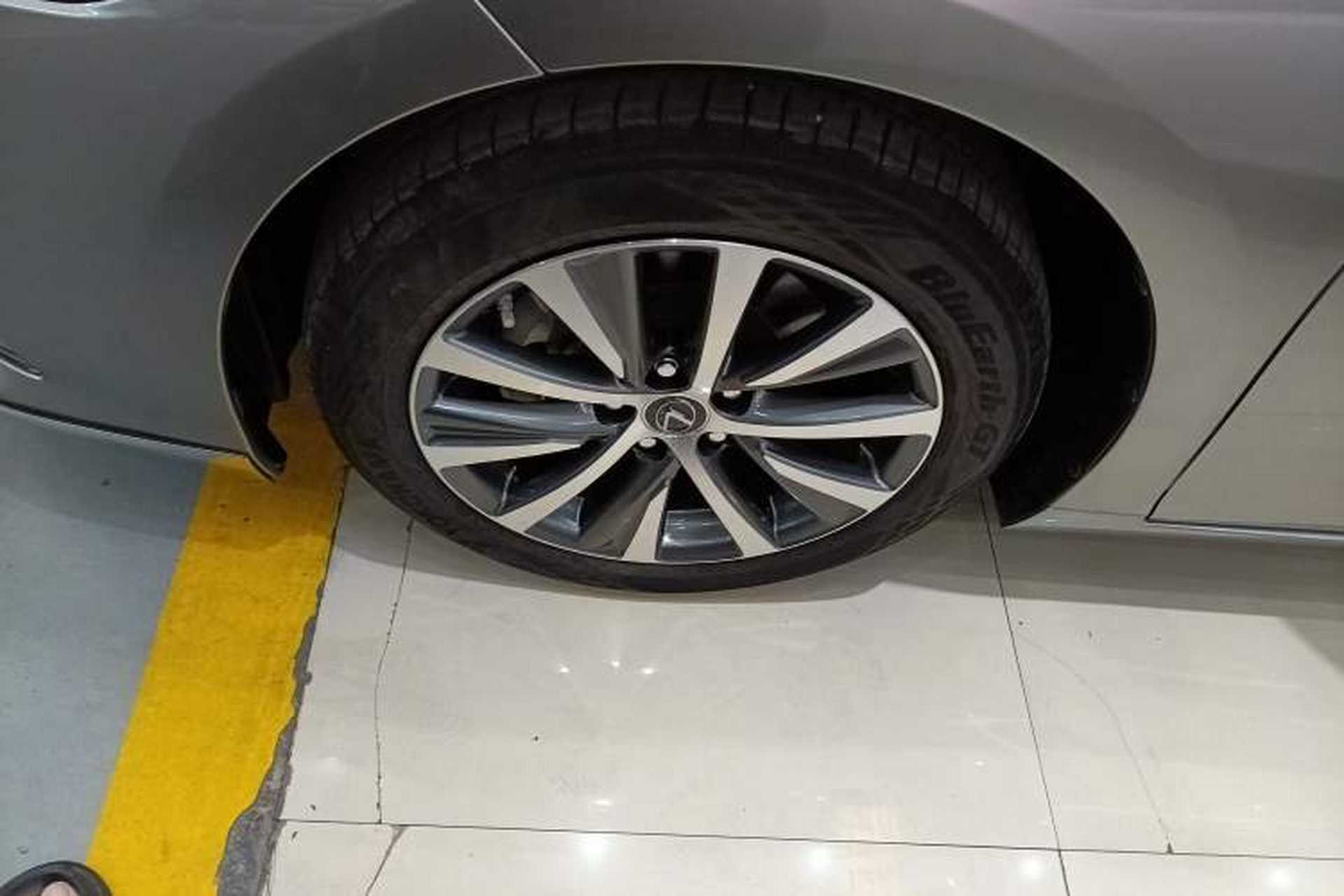 Used Lexus ES 2020 300h Premier Edition Left Front Wheel Hub