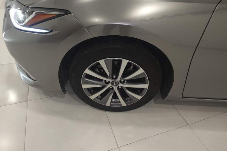 Used Lexus ES 2020 200 Excellence Edition Left Front Wheel Hub