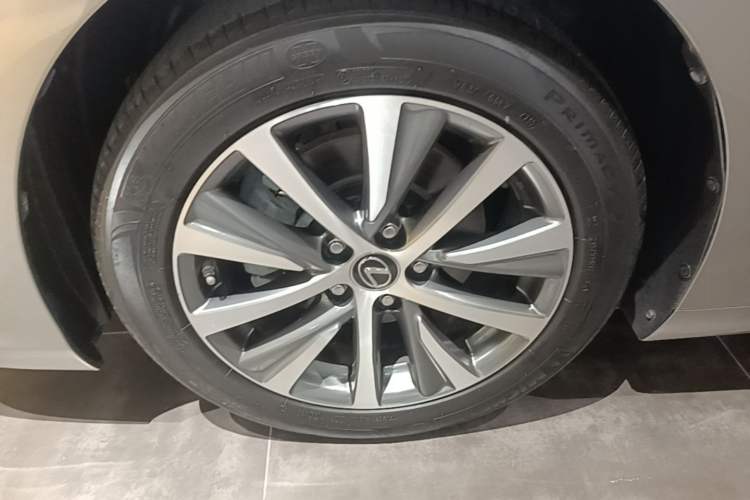 Used Lexus ES 2020 200 Luxury Edition Left Front Wheel Hub