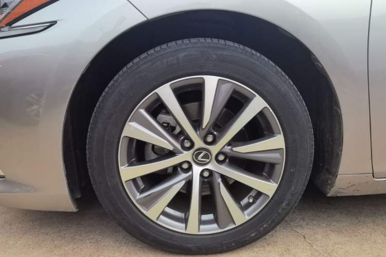 Used Lexus ES 2020 300h Premier Edition Left Front Wheel Hub