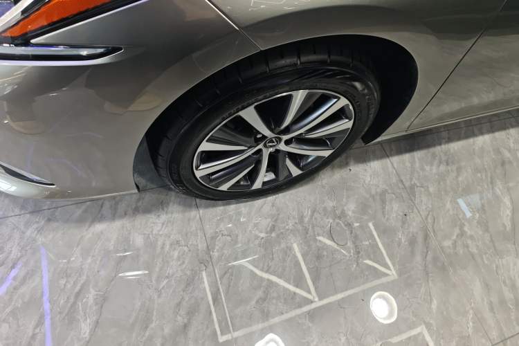 Used Lexus ES 2020 200 Excellence Edition Left Front Wheel Hub