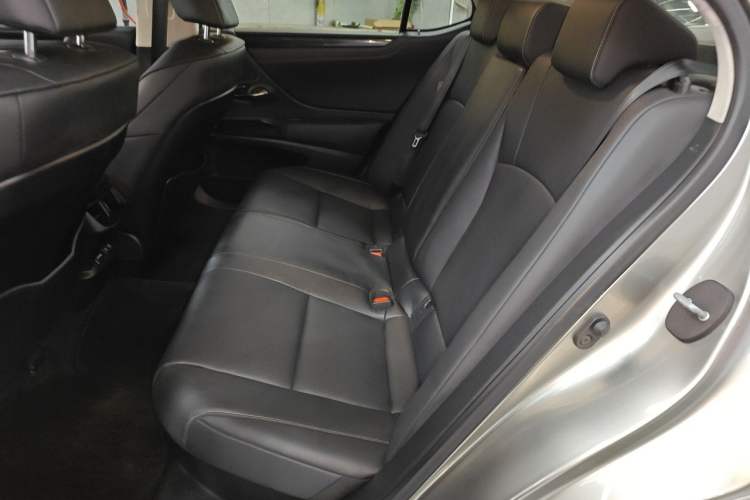 Used Lexus ES 2020 300h Premier Edition Left Rear Seat
