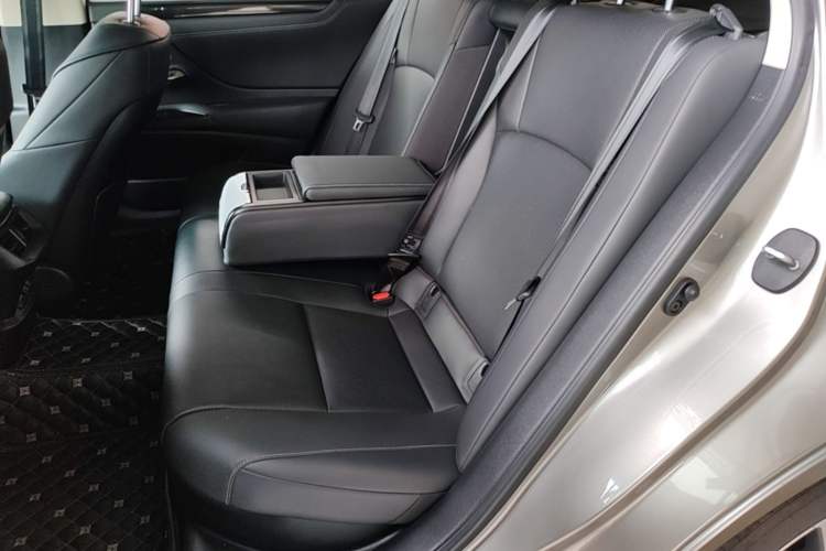 Used Lexus ES 2020 300h Premier Edition Left Rear Seat