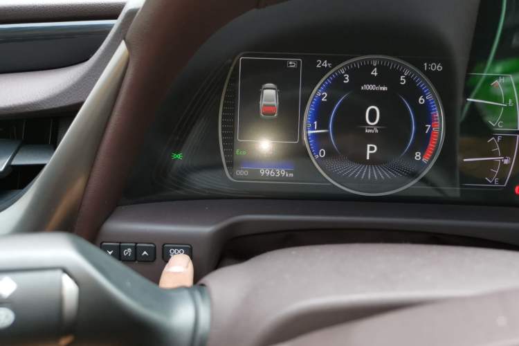 Used Lexus ES 2020 200 Excellence Edition Odometer Close Up