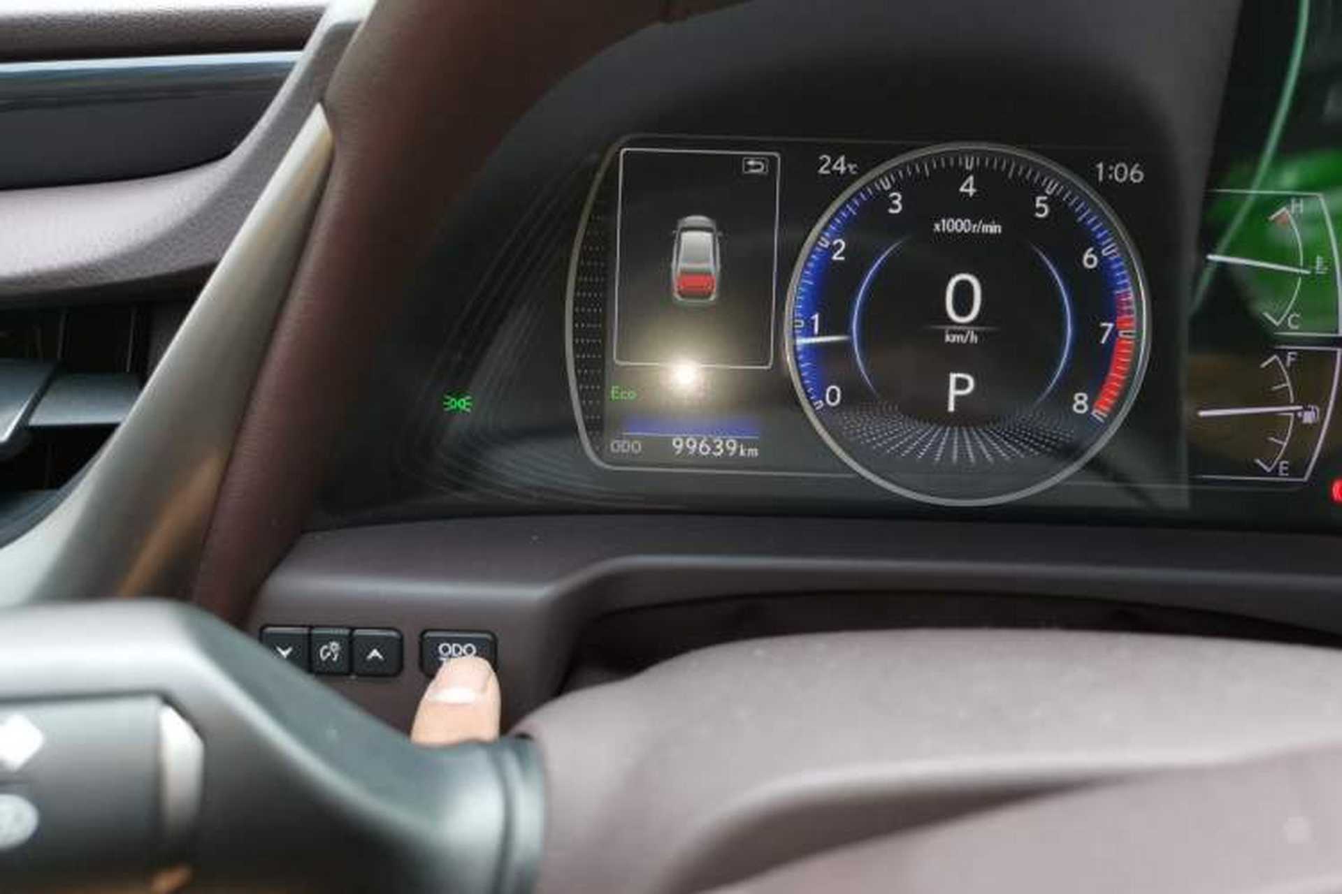 Used Lexus ES 2020 200 Excellence Edition Odometer Close Up