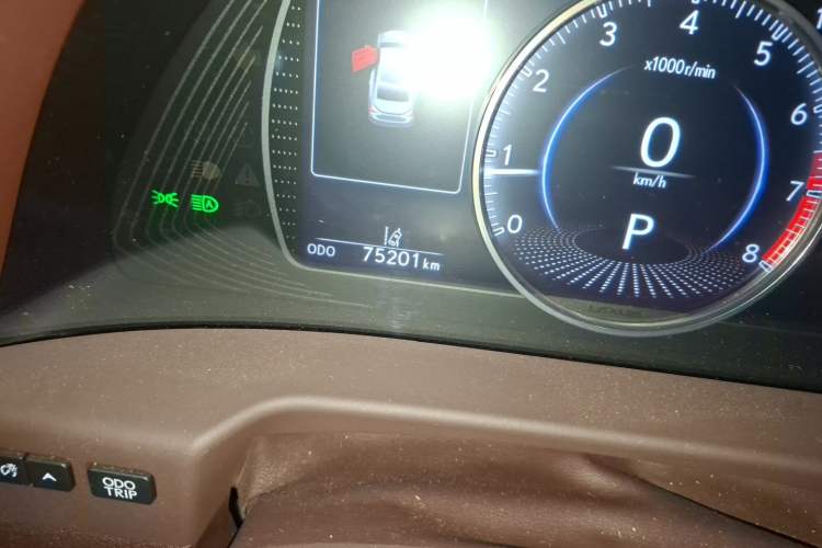 Used Lexus ES 2020 200 Excellence Edition Odometer Close Up