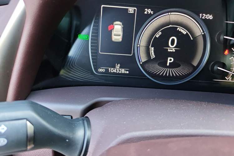 Used Lexus ES 2020 300h Premier Edition Odometer Close Up