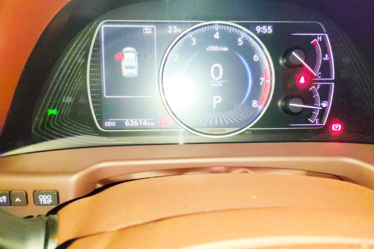 Used Lexus ES 2020 200 Excellence Edition Odometer Close Up