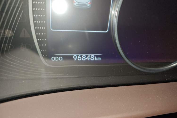 Used Lexus ES 2020 300h Deluxe Edition Odometer Close Up