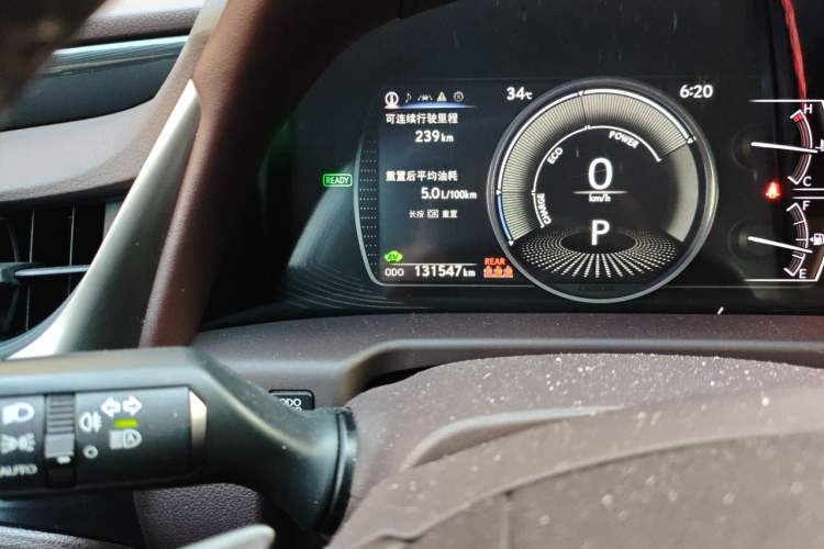 Used Lexus ES 2020 300h Premier Edition Odometer Close Up