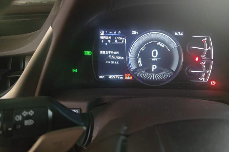 Used Lexus ES 2020 300h Premier Edition Odometer Close Up