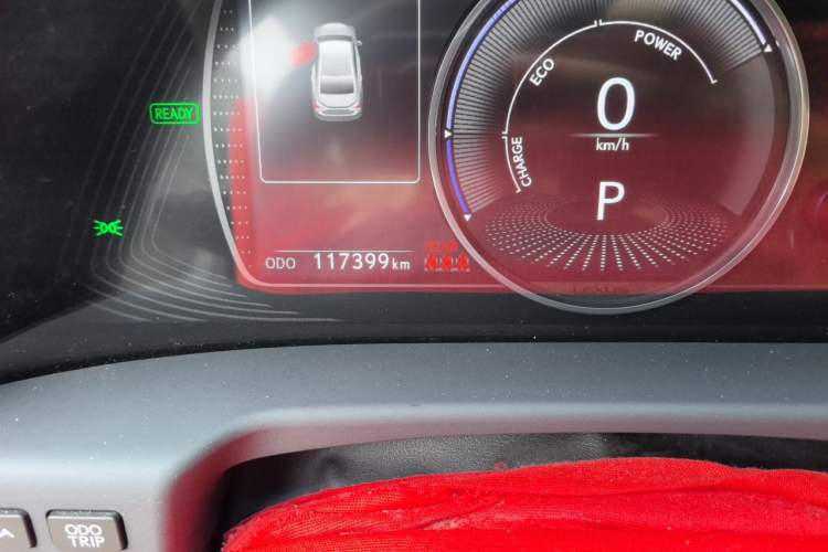 Used Lexus ES 2020 300h Premier Edition Odometer Close Up