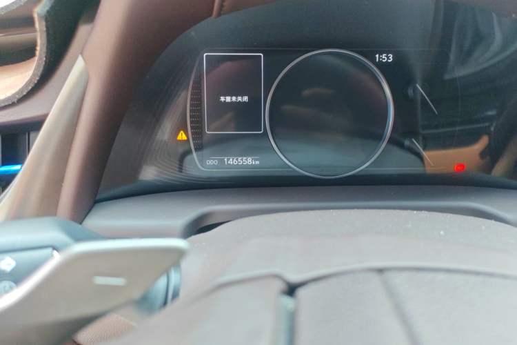 Used Lexus ES 2020 300h Premier Edition Odometer Close Up