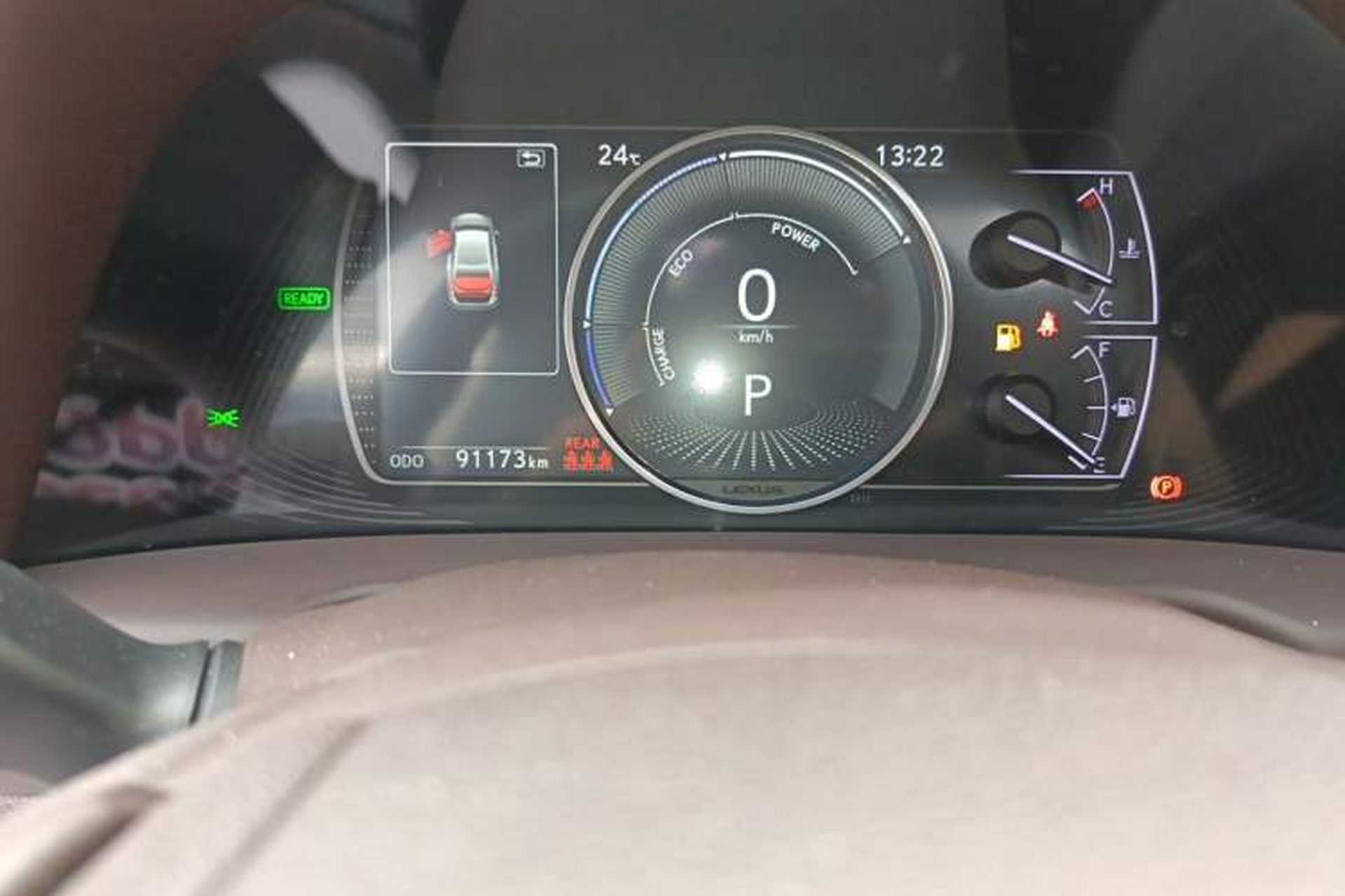 Used Lexus ES 2020 300h Premier Edition Odometer Close Up