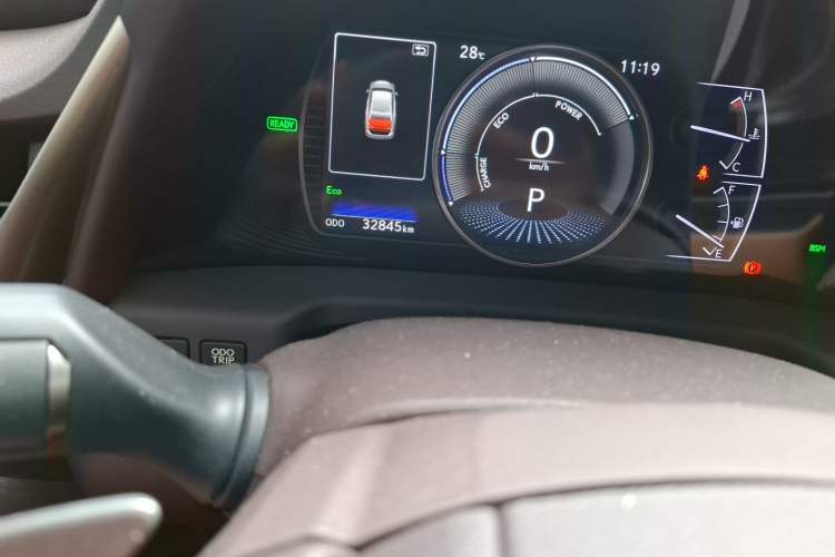 Used Lexus ES 2020 300h Premium Edition Odometer Close Up