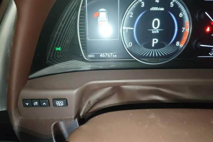 Used Lexus ES 2020 200 Excellence Edition Odometer Close Up