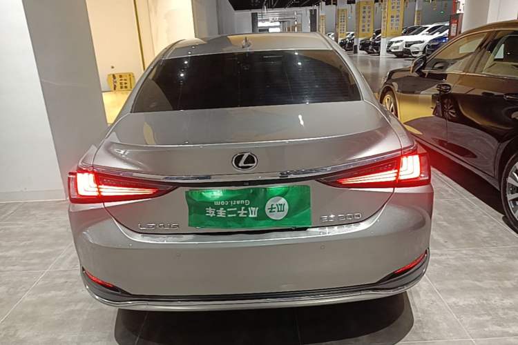 Used Lexus ES 2020 200 Luxury Edition Rear