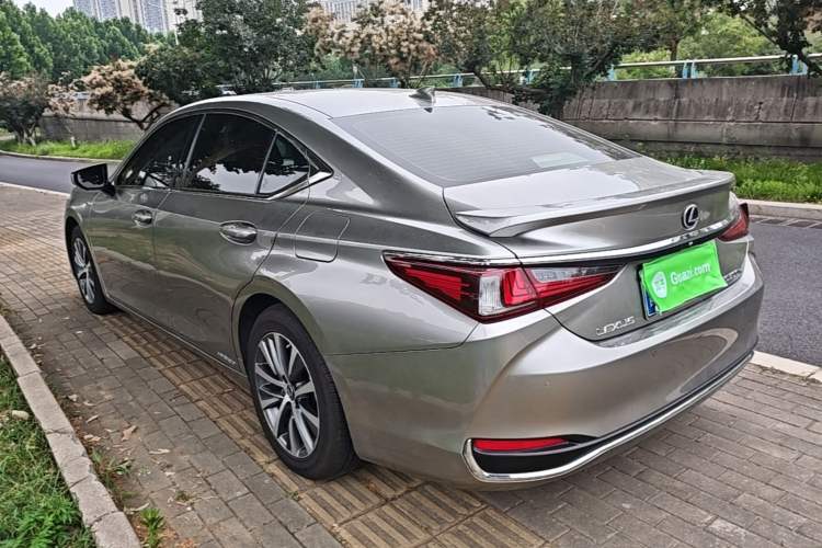 Used Lexus ES 2020 300h Premier Edition Rear Left 45 Deg