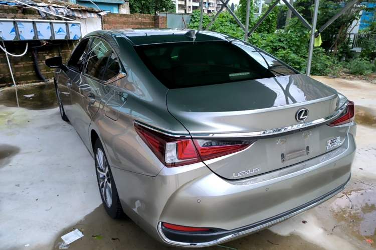 Used Lexus ES 2020 260 Excellence Edition Rear Left 45 Deg