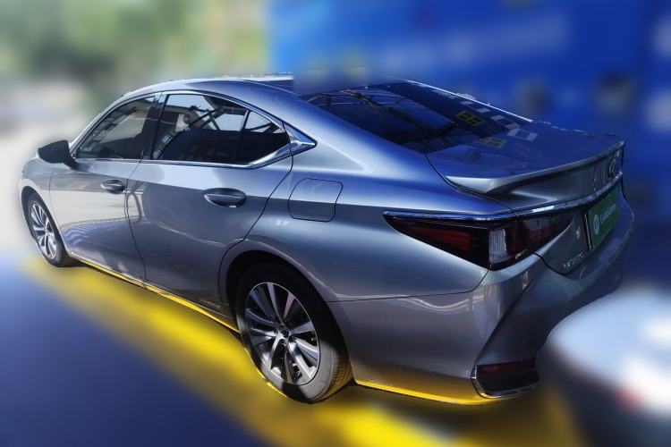 Used Lexus ES 2020 300h Premier Edition Rear Left 45 Deg