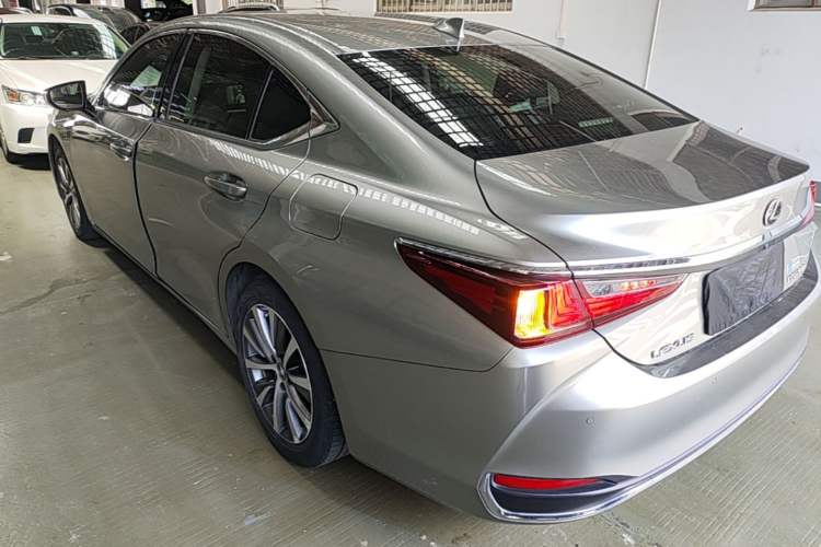 Used Lexus ES 2020 200 Excellence Edition Rear Left 45 Deg