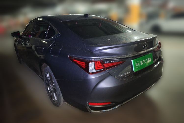 Used Lexus ES 2020 300h Deluxe Edition Rear Left 45 Deg