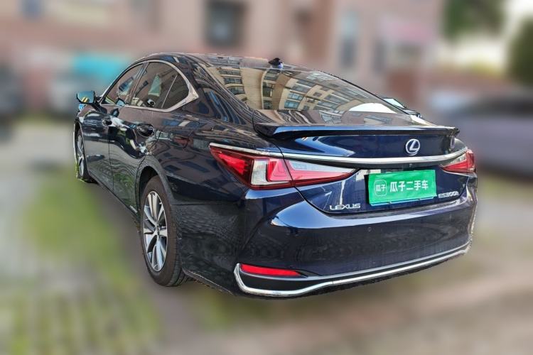 Used Lexus ES 2020 300h Premier Edition Rear Left 45 Deg